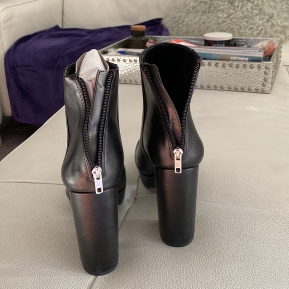 BNWT Steve Madden Gusty Block Heel Platform Booty Size 10 - Picture 4 of 8